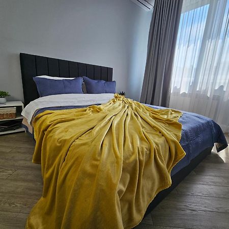 3 Room Gagarin Park Residential Complex Near Mega Shopping Mall Almatý Exterior foto